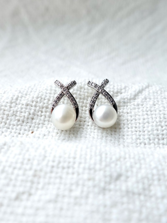 Jewelry - NEW! Classic Pearl & CZ Stud Earrings White Gold Plated